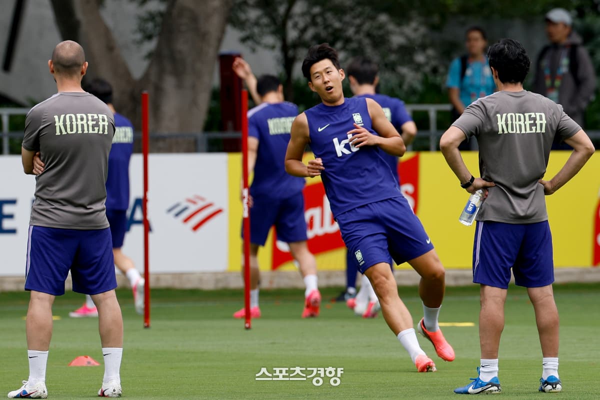 손흥민, 고지대·잔디 적응 완료... 한국 대표팀 체코전 승리 준비